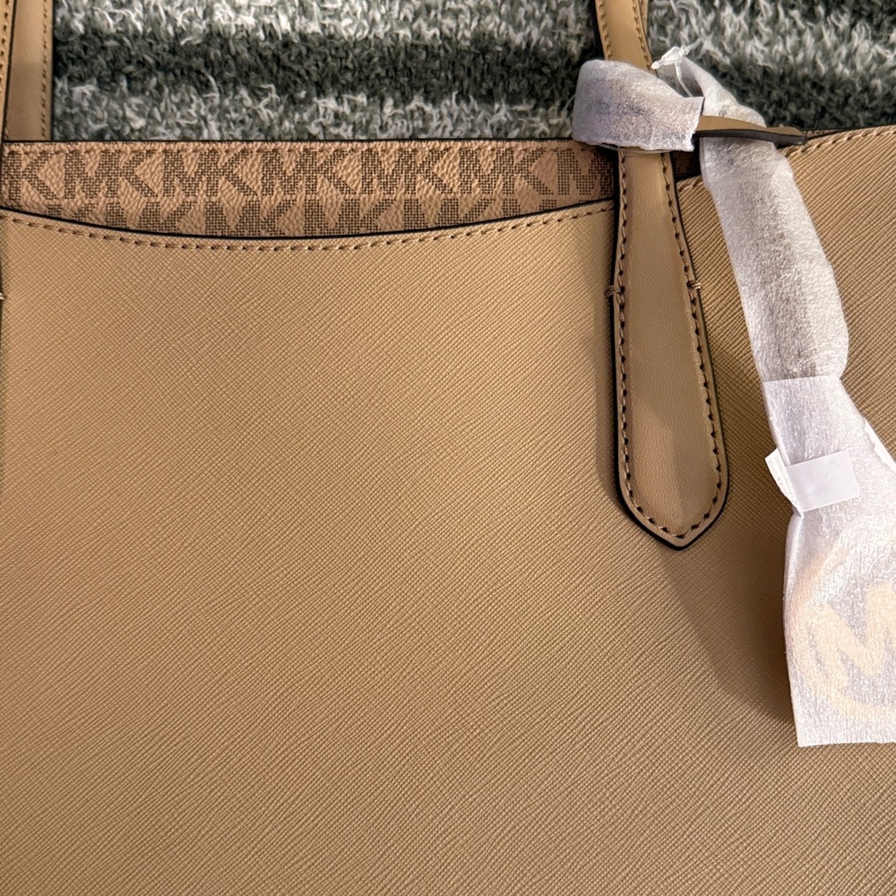 NWT Michael Kors Arden Tan Large Tote. - Picture 5 of 8